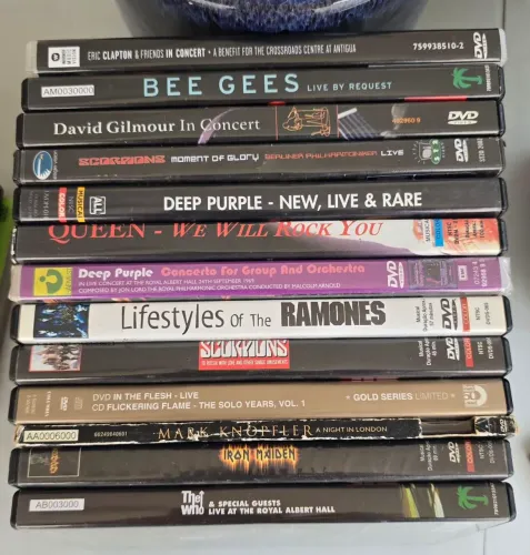 Desapego DVD's e VHS's - só vendo todos juntos