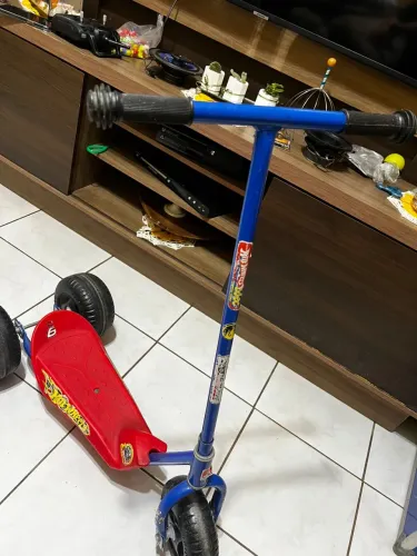 Patinete de três rodas hot Wheels