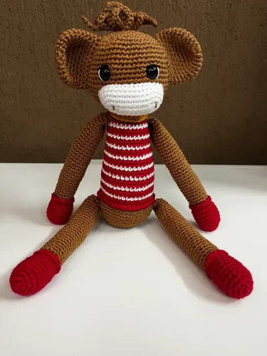 Macaco Grande em Crochê Amigurumi Pelúcia Macaquinho Brinquedo Presente Roupa Vermelha 