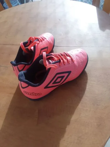 Chuteira Umbro nr 26
