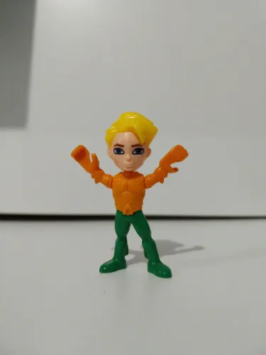 miniatura aquaman liga da justiça kinder ovo