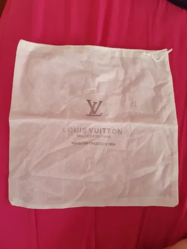 Saquinho dust bag Louis vitton 