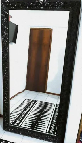 Espelho moldura toda em madeira 