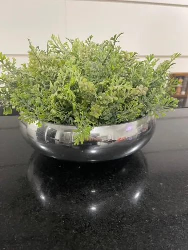 Vaso decorativo com plantas artificiais