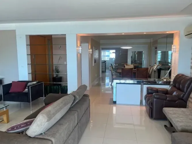 Apartamento frente mar mobiliado com 3 suítes em Balneário Camboriú.