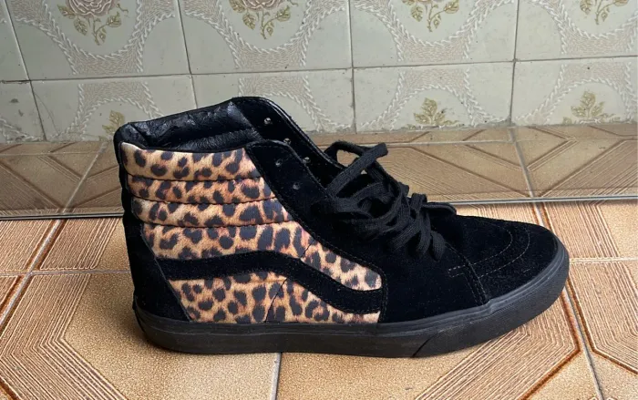 Tênis Vans Sk8-Hi Preto e Animal Print