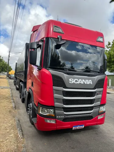 Scania R540 6x4 mais Implemento
