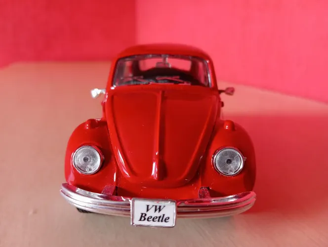 VOLKSWAGEN FUSCA VERMELHO 1/24 MAISTO