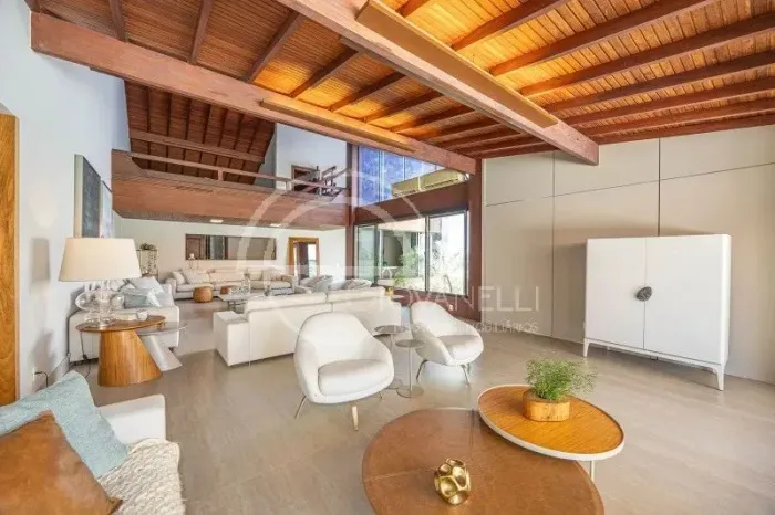Mansão de 7 quartos na Barra da Tijuca: 7 suítes, 3 salas, 14 banheiros, 8 vagas e 1.900m²