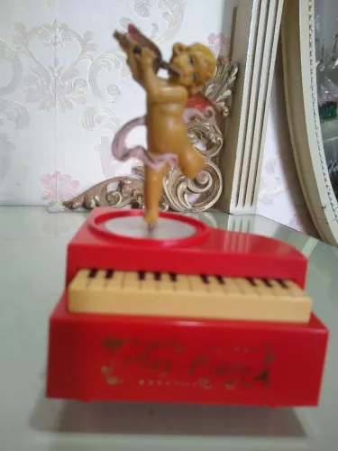 Caixa de Música de Piano com Anjo