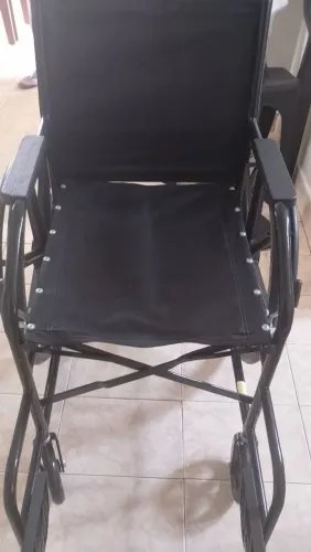 Cadeira de rodas seminova 400,00