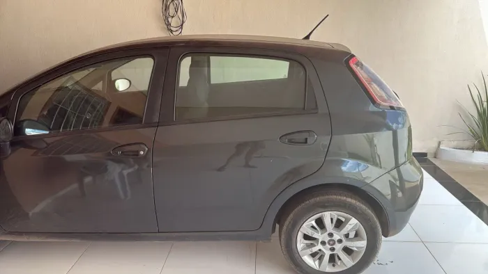 Fiat Punto Attractive 1.4 Fire Flex 8V 5P 2013