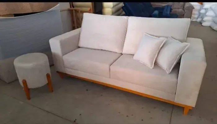 Sofá 3 lugares novo, com design moderno e elegante