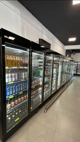 Expositores Refrigerados para Bebidas Frios Laticínios Carnes e Congelados Linha Suprema