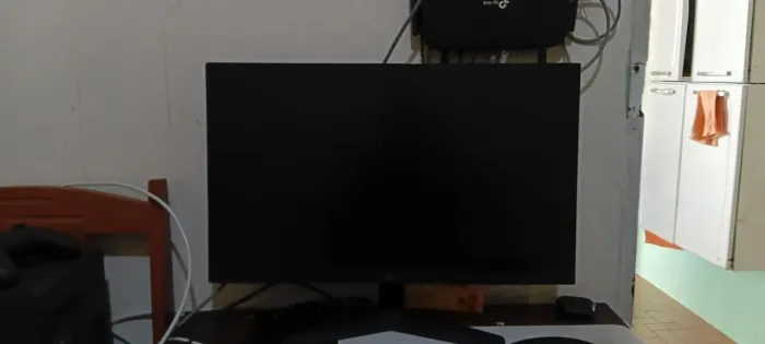 Painel LG Ultragear 144hz 24 pol' com painel ips quebrado