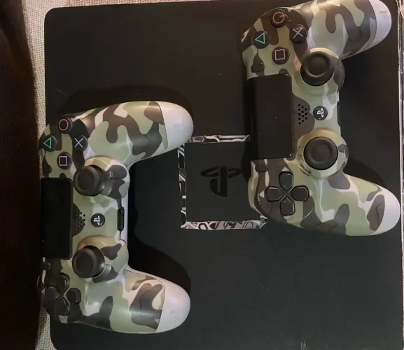 PS4 1TB + DOIS CONTROLES E 26 MÍDIA DIGITAL