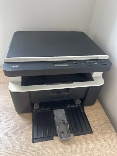 Impressora Brother DCP-1602, multifuncional laser (imprime, copia e digitaliza).