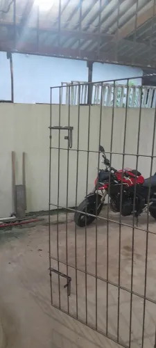 Aluga-se uma Casa 1.200 + calção