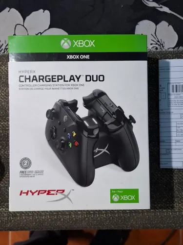 Base Carregadora HyperX ChargePlay Duo para Controles Xbox One/S e X - Na Caixa