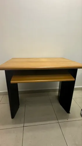 Mesa para computador em madeira