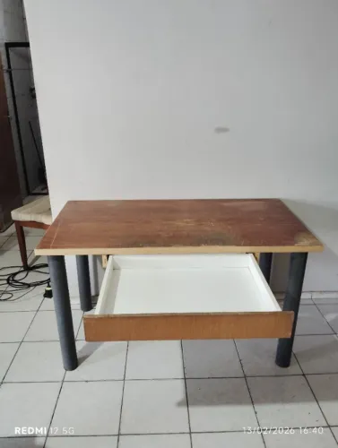 Mesa (Birô) de madeira com gaveta 