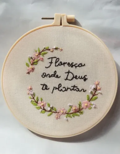 Quadro decorativo bordado a mão ?