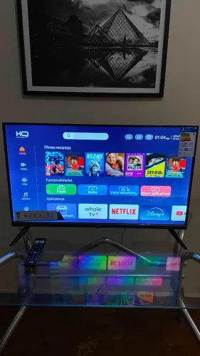 Smart TV HQ HD 32 polegadas nova com pelicúla de segurança.
