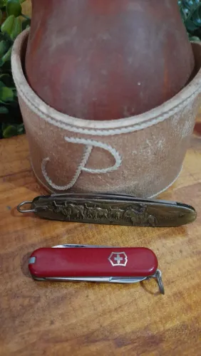 2 Canivete, 1 colibri e 1 Victor inox
