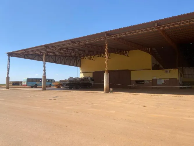 Fazenda com Dívidas, 8.000 hec em Minas Gerais, R$:1.5 Bilhoes, 900mm. De dívidas