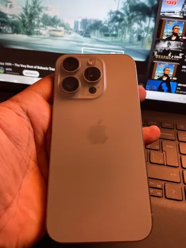 iPhone 15 pro titânio natural