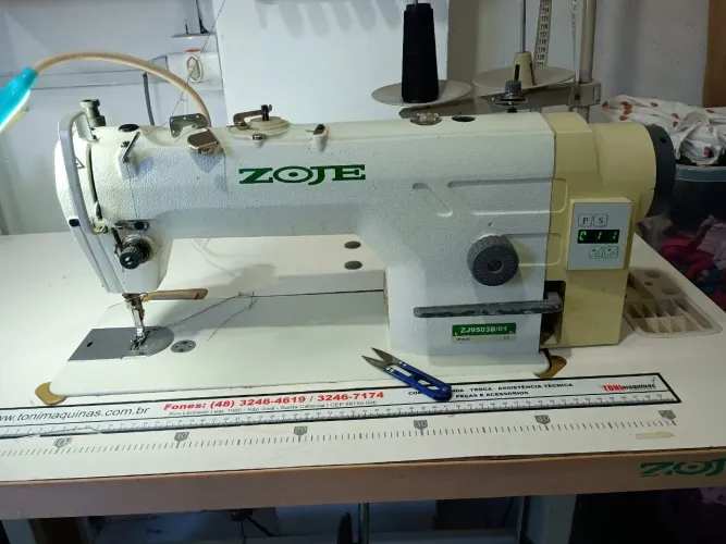 Maquina zoje eletrica em excelente estado