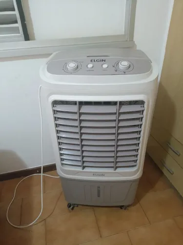 Climatizador de Ar Elgin com Reservatório de Água e Rodinhas - Excelente Estado