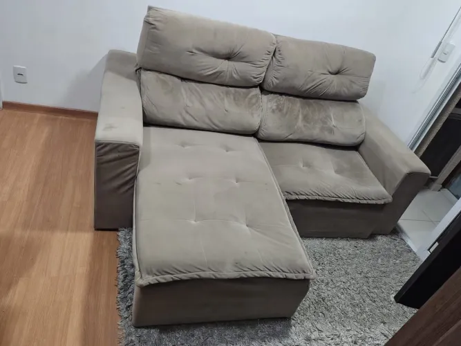 Sofá retrátil reclinável Suede bege 