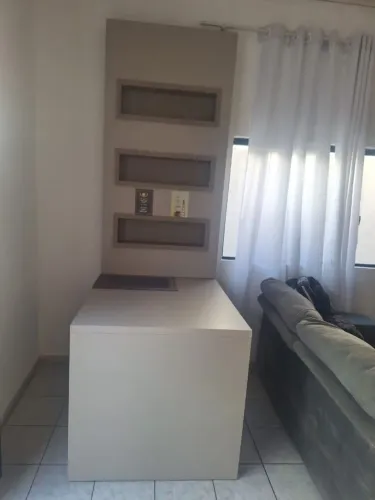 Balcão com plateleira