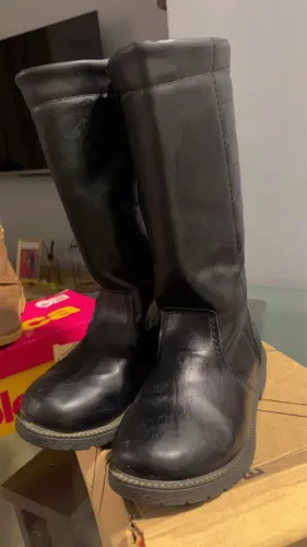 Bota infantil NOVA? ! De couro N29 , minha filha só usou 1 vez no desfile do colégio. 