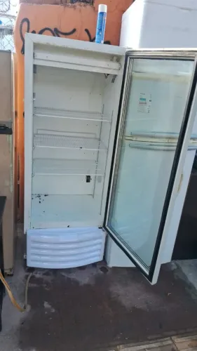 Geladeira expositora porta de vidro 380 litros Metalfrio - 127V