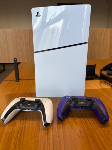 Ps5 slim + 2 controles