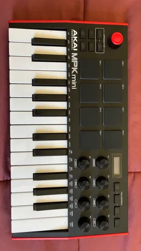 Teclado Controlador Akai MPK mini