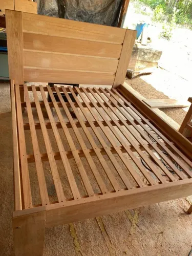 Cama de madeira