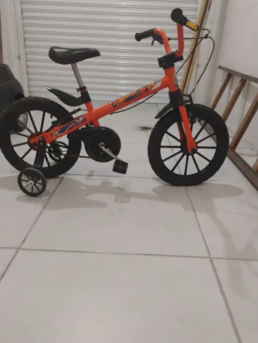 Bicicleta infantil Hot Wheels aro 16