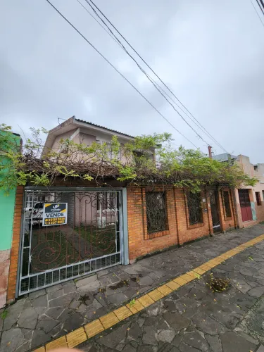 Casa com 3 dorms, sobrado mobiliado, piscina, churrasqueira, pátio, próximo ao Shopping Pe