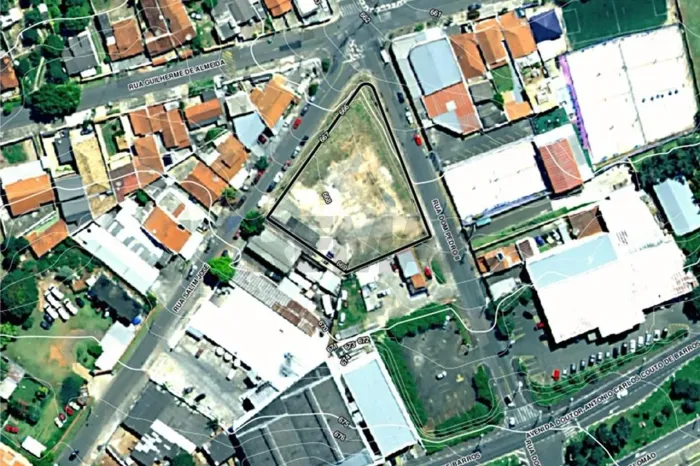 RE/MAX Aluga terreno de esquina em Sousas, por R$ 10.000,00 mensais