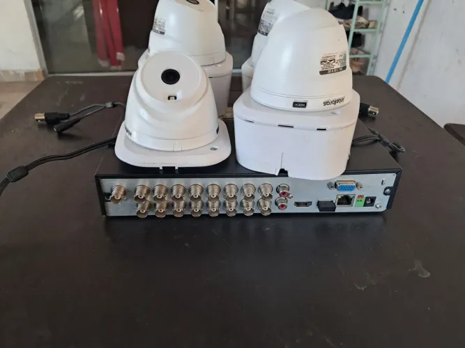 Gravador dvr e 04 câmeras