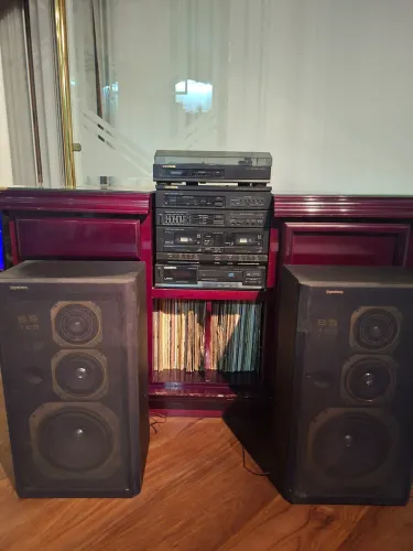 Som Gradiente toca discos, toca CD e toca fitas