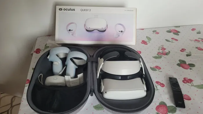 Oculus Meta Quest 2 com Bobo VR + bateria extra, cooler, Case BoboVR