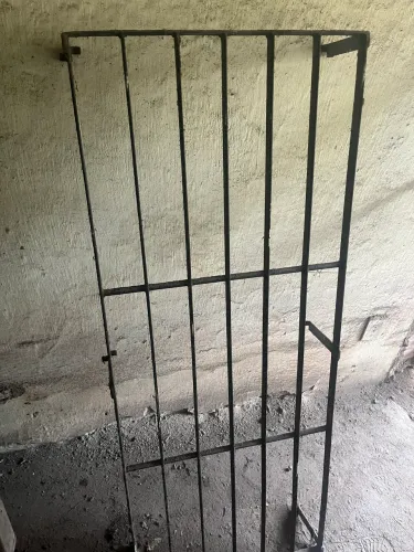 Seteiras  30cm largura com grade de proteção 