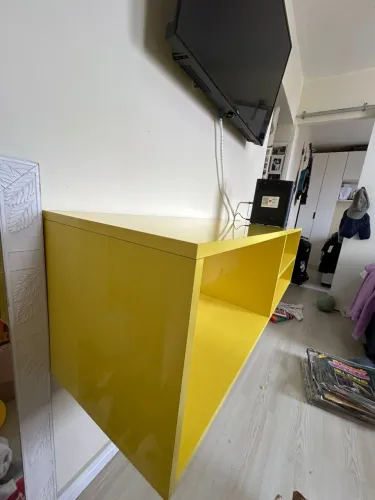 Hack Amarelo em Madeira Maciça Laqueada - Moderno e Elegante