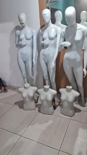 Bonecos de vestuário. Vendo os em bom estado seminovos 