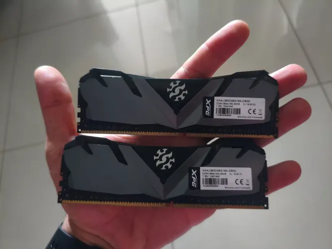 DDR 4 3.600 MHz 2x8, XPG USADAS!