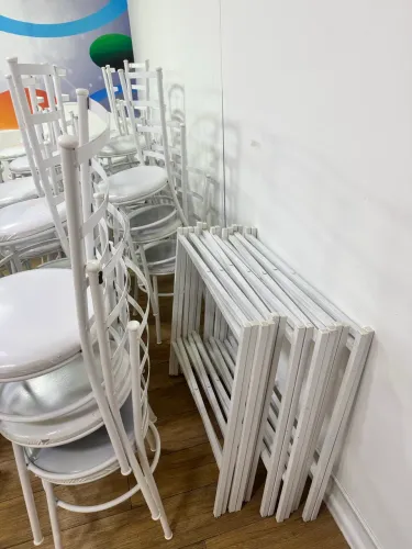 Conjunto mesas com 4 cadeiras para salão